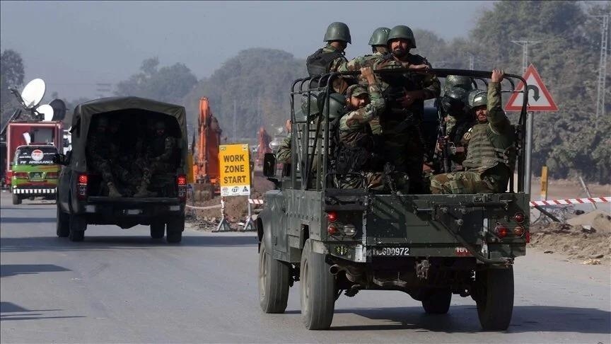 7 Pakistani police officers kidnapped, 8 militants killed in fierce clashes in northwestern Pakistan