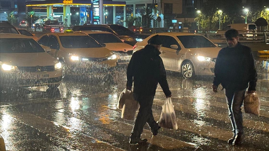 Van'da sağanak etkili oldu