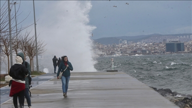 Yurdun kuzey, iç ve batı kesimleri için kuvvetli rüzgar ve fırtına uyarısı