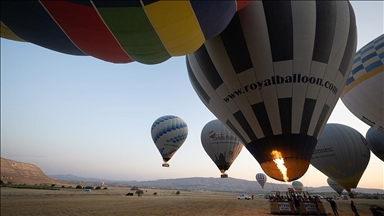 Kapadokya'da balon turları rüzgar nedeniyle hafta sonuna kadar ertelendi