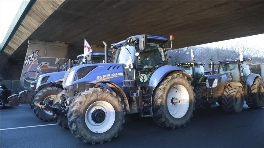 Fermerët francezë bllokojnë portin Bordeaux në shenjë proteste kundër marrëveshjes tregtare BE-Mercosur