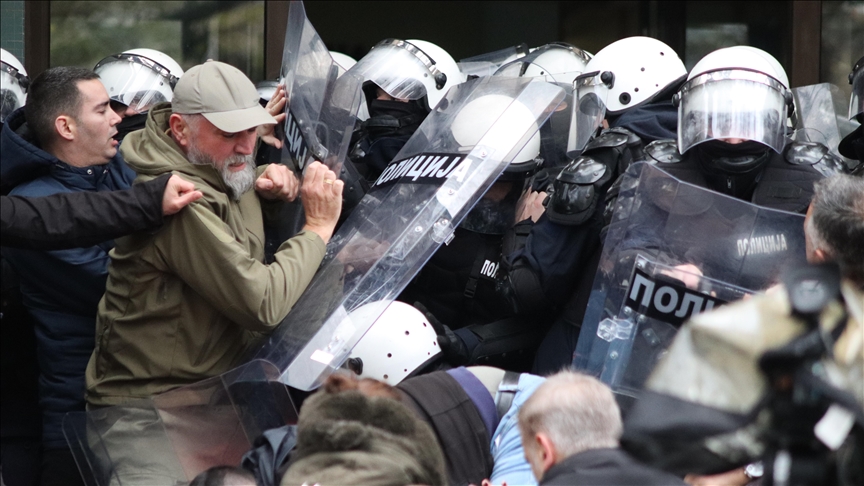 Treći dan blokade suda i tužilaštva u Novom Sadu: Ponovo sukobi poslanika i odbornika s policijom