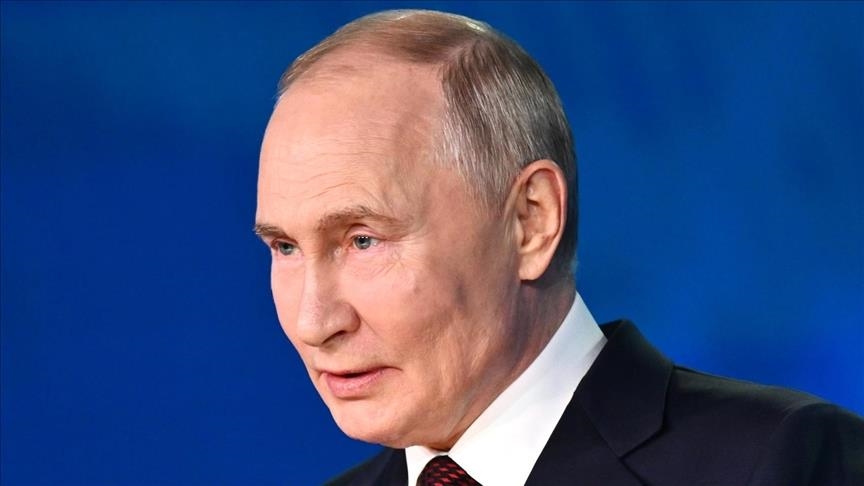 La Russie a frappé une usine à Dnipro en Ukraine avec un missile balistique "Oreshnik", affirme Poutine
