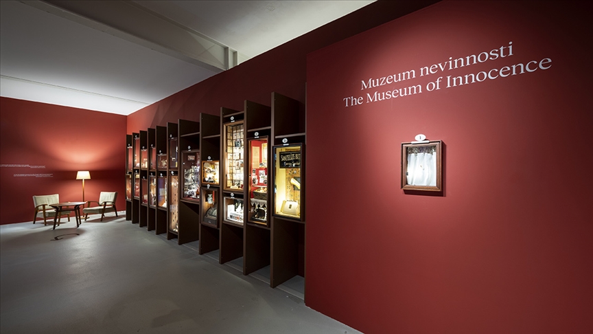 "Orhan Pamuk: Şeylerin Tesellisi" sergisi Prag'ta açıldı