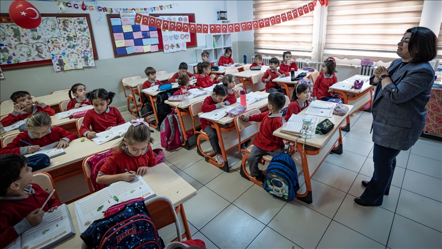 Erzurum'da "Yılın Öğretmeni" Canan Ulukurt, proje temelli eğitimle öğrencilerini geleceğe hazırlıyor