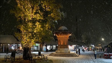 Bosna Hersek'in başkenti Saraybosna'da kar etkili oldu