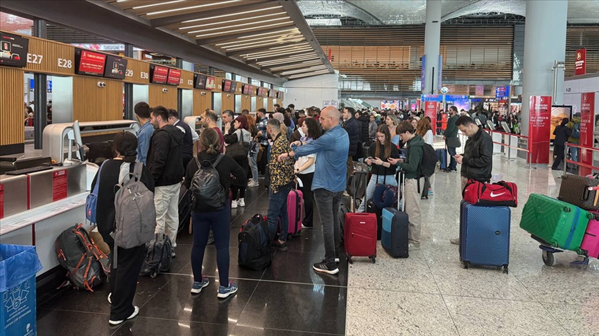 İstanbul'da beklenen olumsuz hava koşulları nedeniyle yarınki uçuşların bir kısmı yapılamayacak