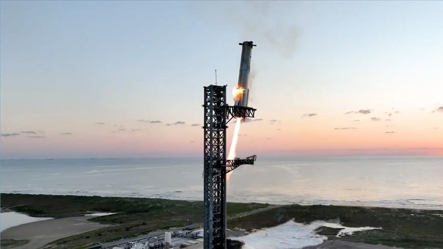 SpaceX launches 24 Starlink internet satellites into orbit SpaceX launches 24 Starlink internet satellites into orbit