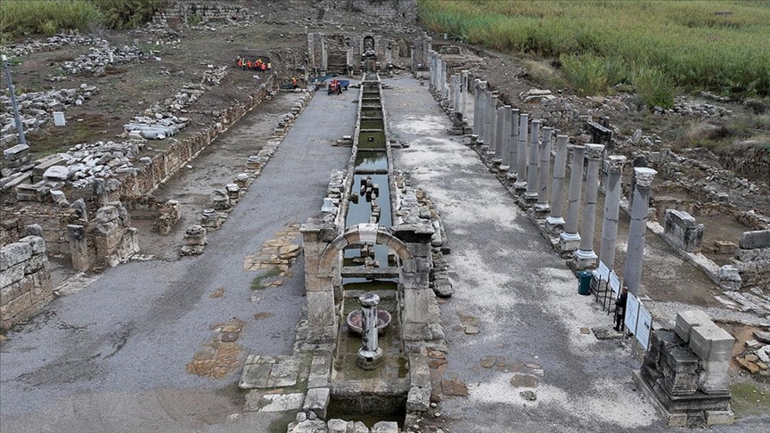 Perge'deki Antik Kestros çeşmesinden 1800 yıl sonra su akmaya başladı