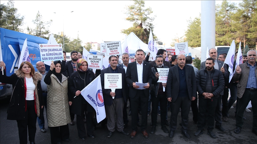 Diyarbakır'da bazı belediyelerde işten çıkarılan işçilerin eylemi sürüyor