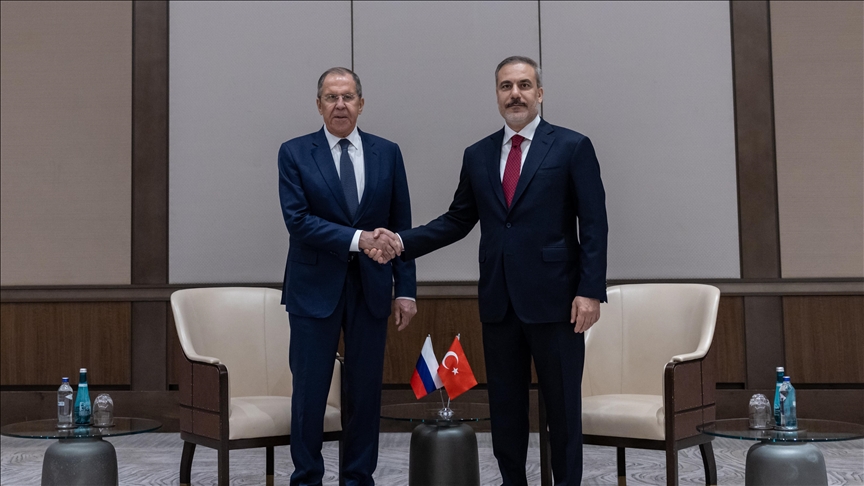 Turkish, Russian foreign ministers discuss bilateral relations over phone