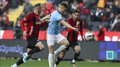 Gaziantep FK, sahasında RAMS Başakşehir'i 3 golle geçti