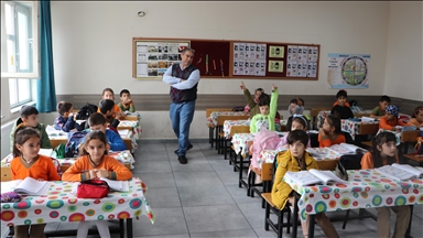 Depremde öğrencilerini ve meslektaşlarını kaybeden eğitimciler, Öğretmenler Günü'ne buruk giriyor