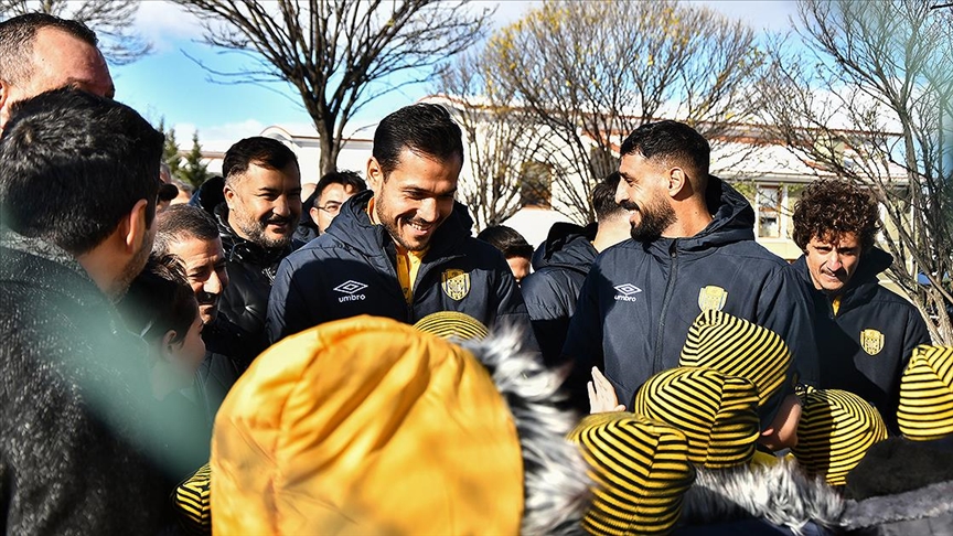 MKE Ankaragücü'nden Ankara Çocuk Evleri Sitesi'ne ziyaret