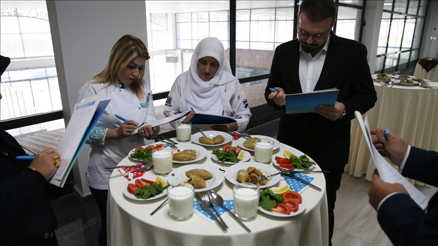 Li Meletiyê jin ji bo ku "kutilka herî xweş" çêkin ketin pêşbaziyê