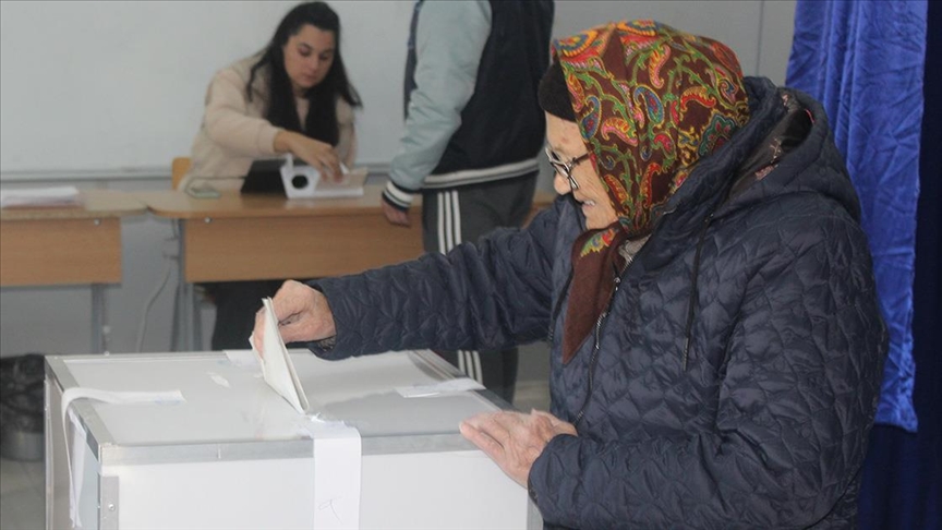 Romanya'da halk yeni cumhurbaşkanını belirlemek için sandık başında