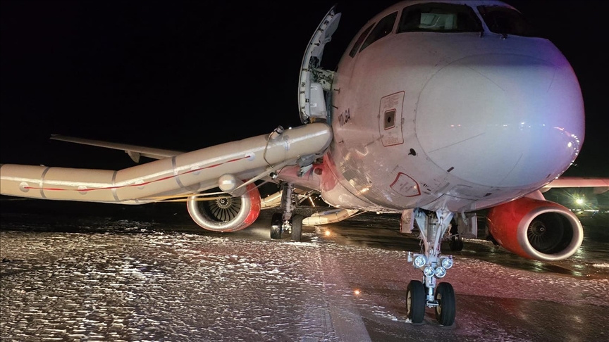 Fire breaks out in engine of plane landing in southern Türkiye