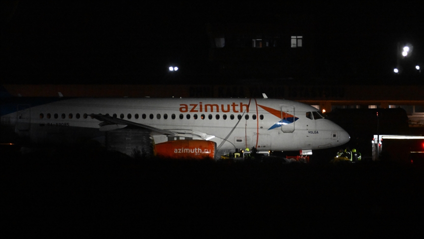 Evacuados los pasajeros y tripulación del avión ruso cuyo motor se incendió durante el aterrizaje en Antalya