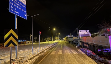 Kar yağışı nedeniyle kapanan Göksun-Kayseri kara yolu ulaşıma açıldı