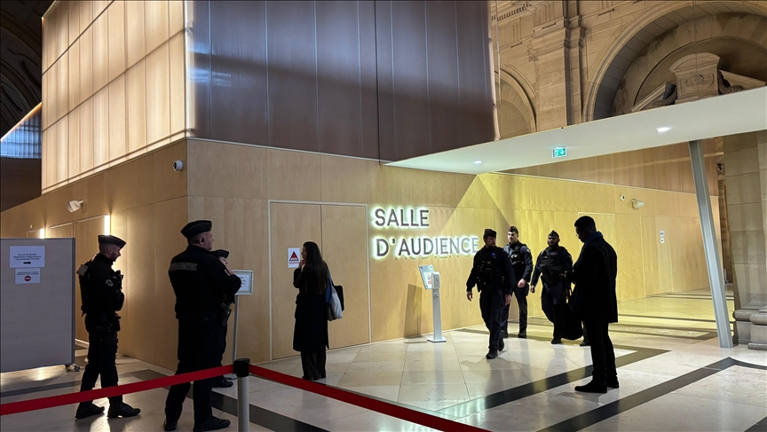 « J’ai détruit votre vie »: L’élève à l’origine de la dénonciation de Samuel Paty présente ses excuses face à la justice