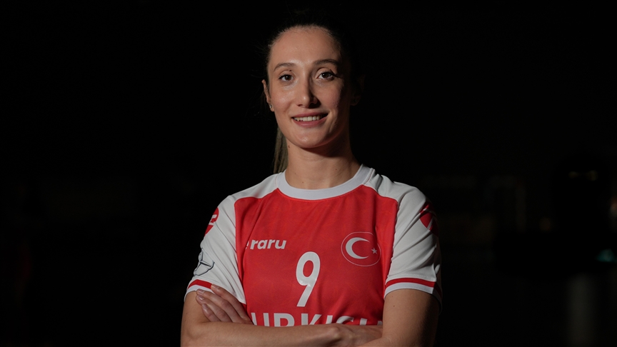 Milli hentbolcu Aslı İskit Çalışkan, Avrupa Şampiyonası''nın heyecanını  yaşıyor: