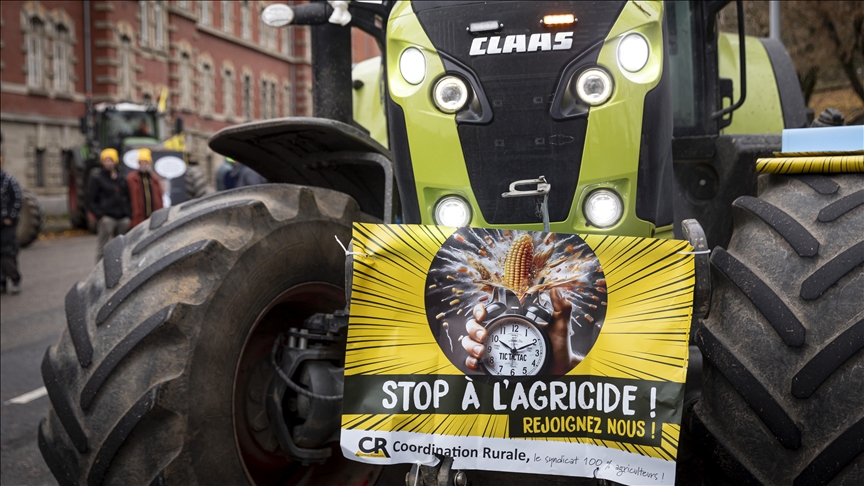 Colère des agriculteurs français: tracteurs bloqués à Strasbourg devant le Parlement européen