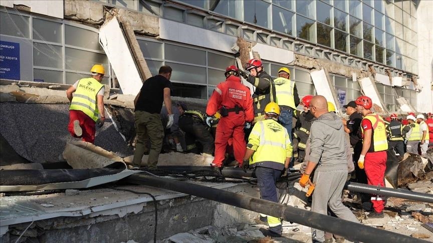 Serbian parliament erupts in chaos over railway station collapse Serbian parliament erupts in chaos over railway station collapse