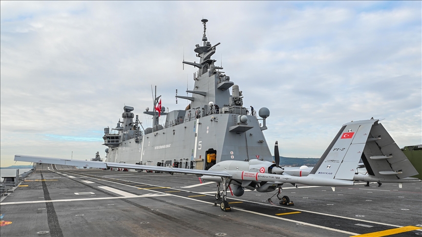 Drone TB3 buatan Turkiye berhasil lakukan uji pendaratan dan lepas landas kedua kalinya di kapal amfibi TCG Anadolu