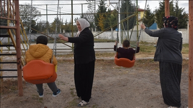 Afyonkarahisar'da 3 elti, 3 çocuğa koruyucu aile oldu