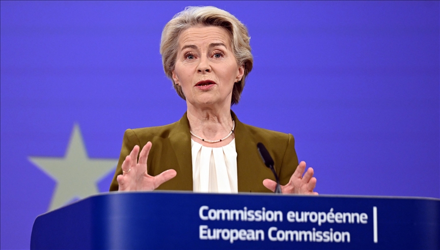 EU Commission chief unveils new commissioners, its program