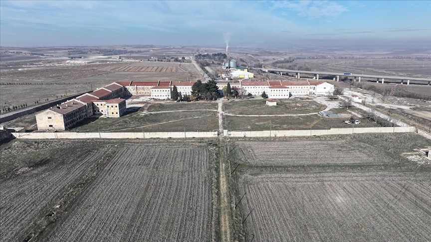Edirne'de uzun yıllar cezaevi olarak kullanılan Mahmudiye Kışlası kültür merkezi olacak