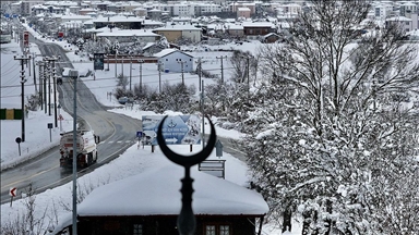 Samsun'daki Ambarköy, ziyaretçilerini "kış güzelliği"yle karşılıyor