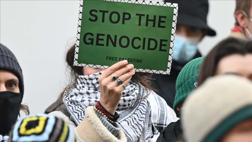 Manifestantes bloquean la entrada a dos ministerios en Londres en demanda del cese de la exportación de armas a Israel