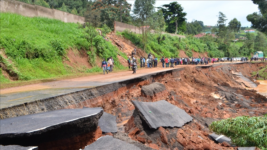 Over dozen buried alive in Uganda landslides