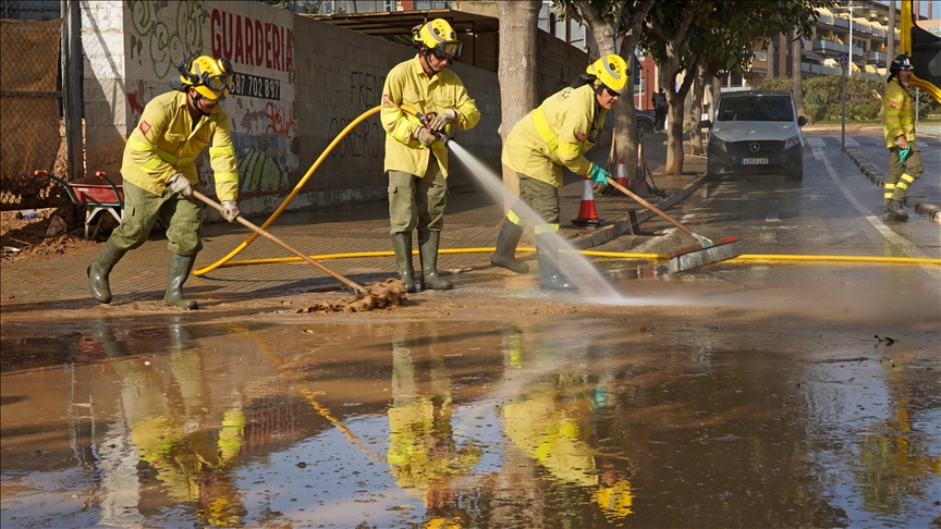 Еден месец по смртоносните поплави, Шпанија се обидува да се опорави од големиот степен на уништување