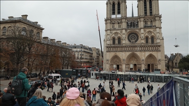 France : Macron visite Notre-Dame avant sa réouverture