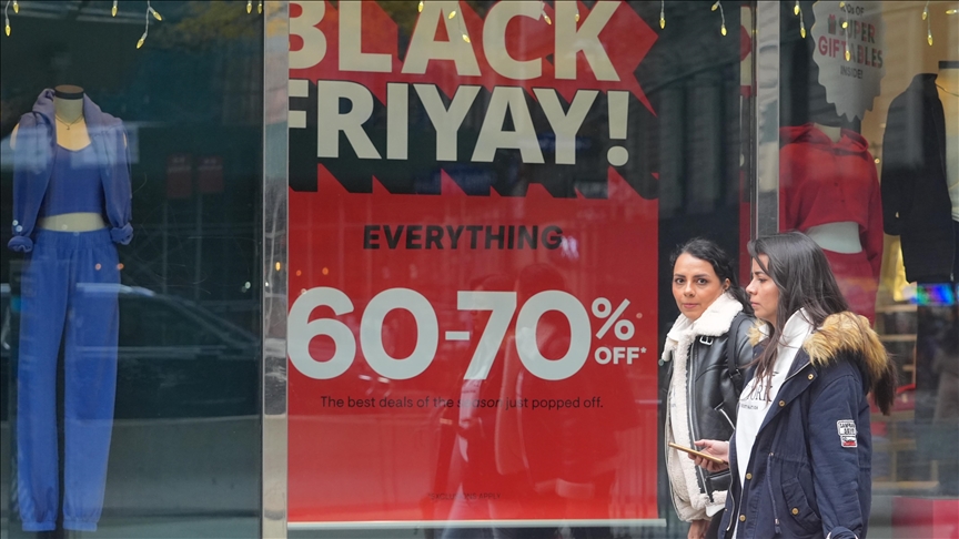 Black Friday kicks off holiday shopping season in US, spending records expected to fall