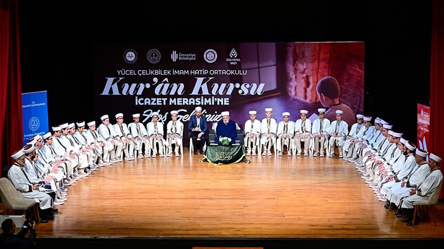 Ümraniye'de hafızlık kursunu tamamlayan 33 öğrenci icazetini aldı