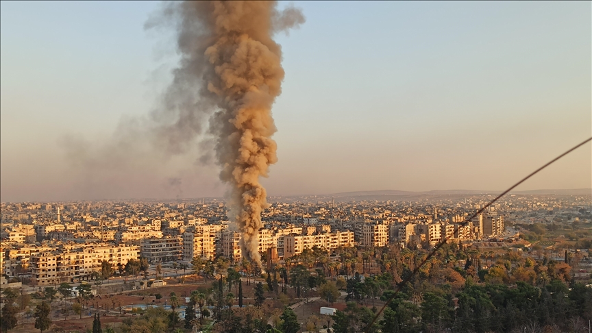 Russian warplanes hit Aleppo's Sadallah al-Jabiri Square amid ongoing clashes