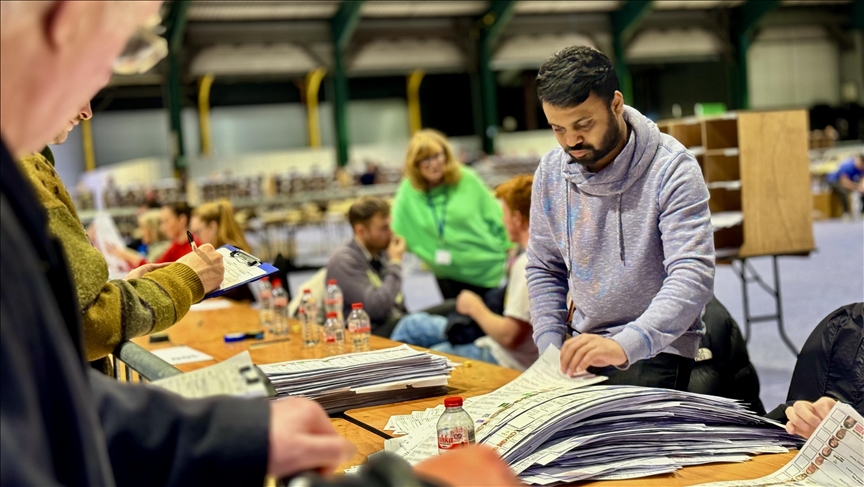 Fianna Fail party leads tight race in Irish general election Fianna Fail party leads tight race in Irish general election