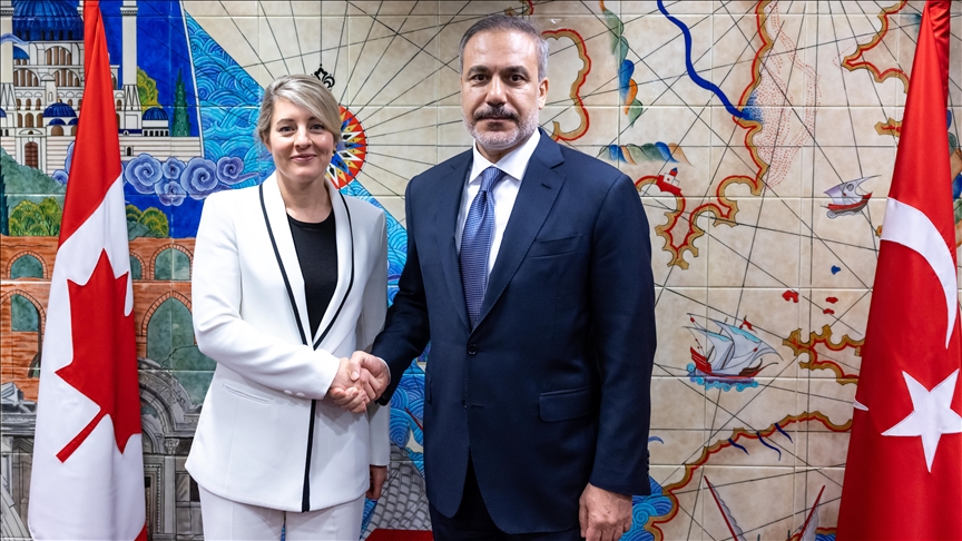 Глава МИД Турции встретился с министром иностранных дел Канады