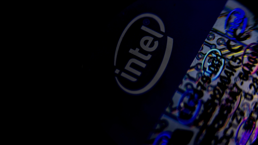 Facing shrinking market share, Intel’s CEO retires