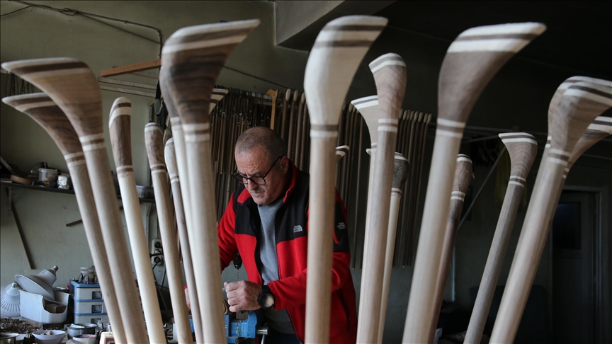 Bitlisli baston ustası Birol "Yaşayan İnsan Hazinesi Ödülü"nü almanın gururunu yaşıyor