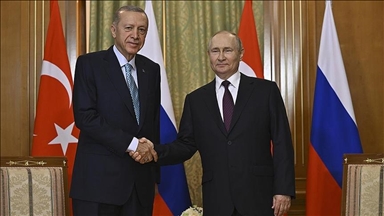 Presidenti Erdoğan diskuton zhvillimet në Siri me homologun rus Putin