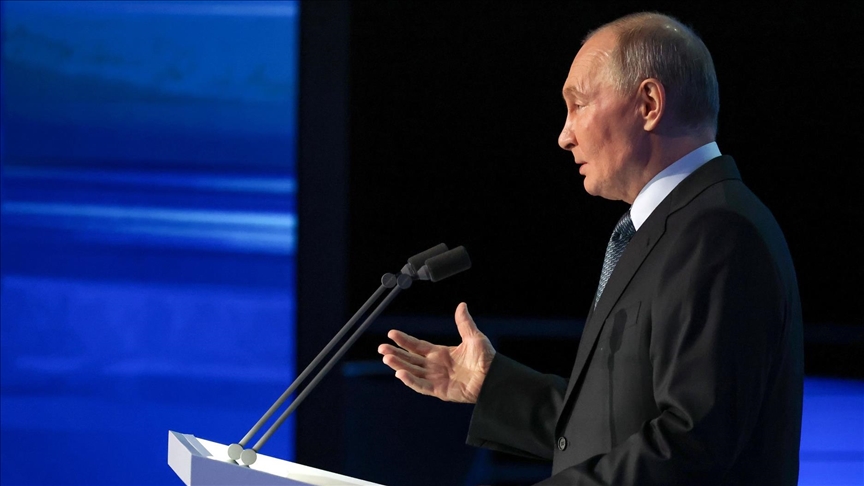 Путин отметил устойчивость экономики РФ, вопреки серьезным вызовам