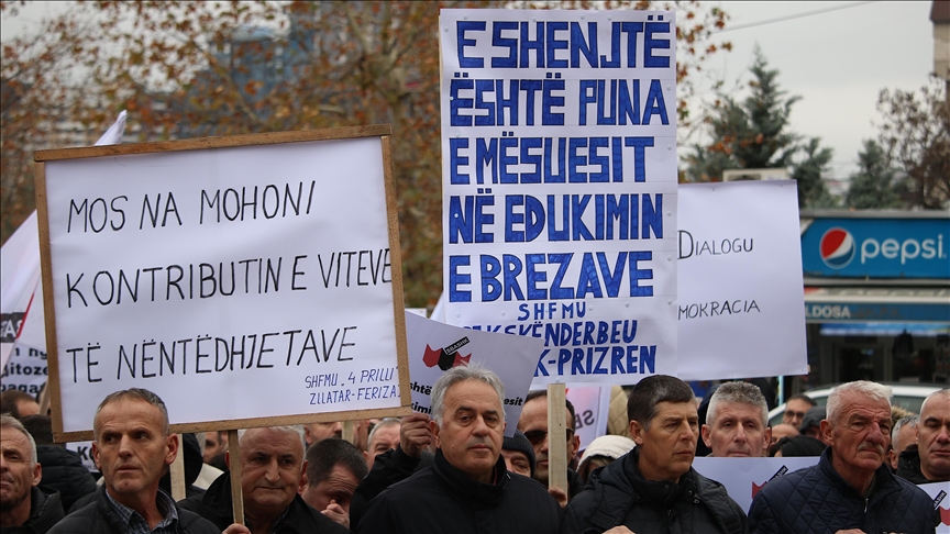 Kosovë, protestojnë sindikalistët e arsimit