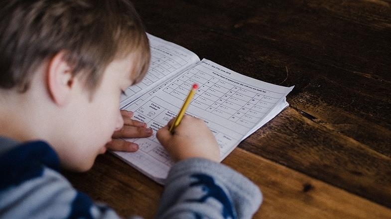 France/Évaluation scolaire Timss 2023: médiocrité et inégalités sociales pointées par la presse de l'Hexagone (Round up)