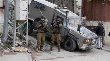 Palestinian injured during Israeli army's raid in Tuqu town in southern West Bank