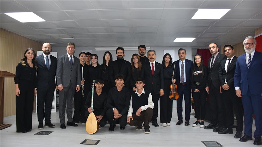 DOB Genel Müdürü Tan Sağtürk, yeni yetenekleri keşfetmek için Şırnaklı gençlerle buluştu