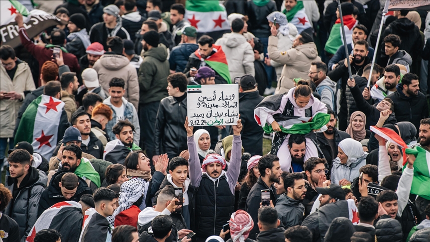 شخصيات وقوى عربية ترحب بسقوط نظام الأسد وتأمل في "سوريا جديدة" (محصلة)